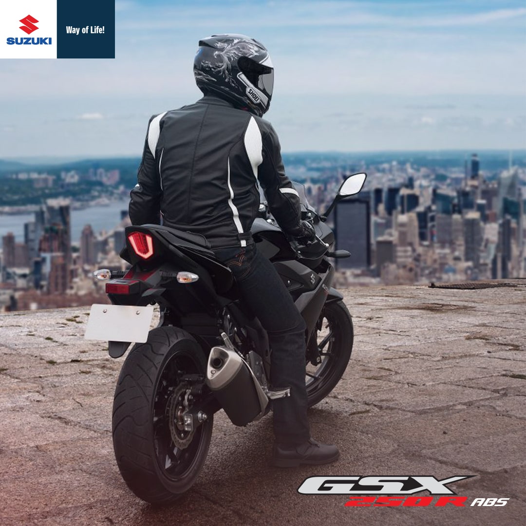 بررسی موتورسیکلت GSX250 :